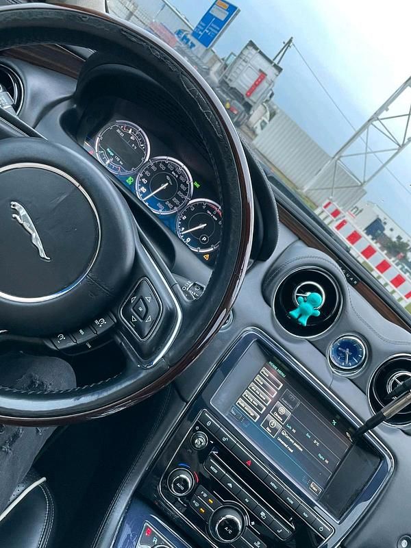 Gebraucht Jaguar XJ 275 PS (202 kW) 2011 Schwarz Limousine