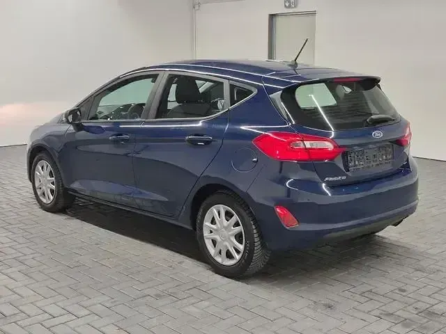 Second-hand Ford Fiesta 101 CP (74 kW) 2017 Albastru Hatchback