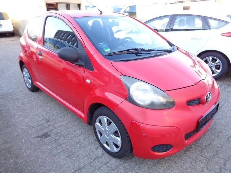 Gebraucht Toyota Aygo 68 PS (50 kW) 2010 Rot Kleinwagen