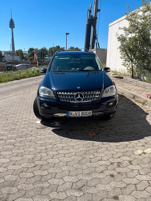Blau Gebraucht 2007 Mercedes ML280 SUV | 10.000 € (Fairer Preis) - Bild 1/4
