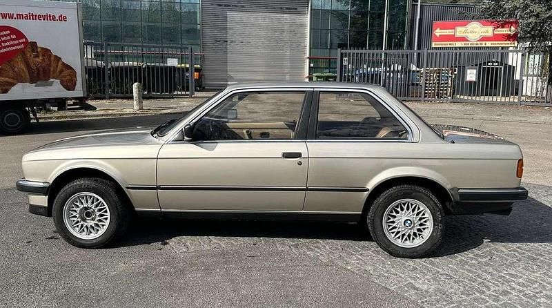 Gebraucht BMW 320 129 PS (94 kW) 1987 Gelb Limousine