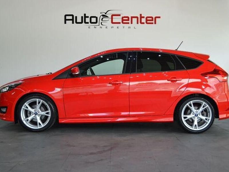 Gebraucht Ford Focus ST-Line 140 PS (102 kW) 2018 Rot Limousine