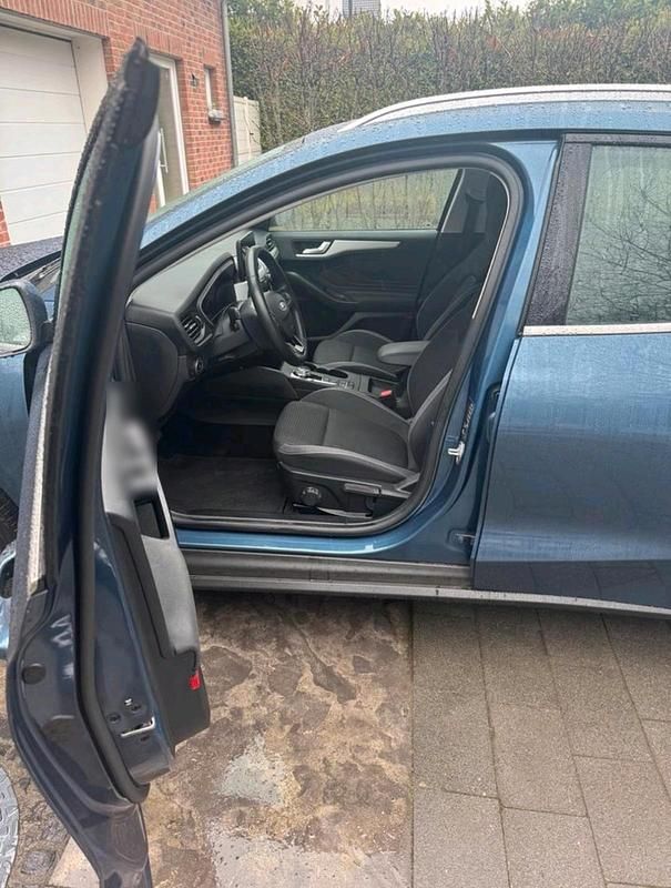 Gebraucht Ford Focus Cool & Connect 120 PS (88 kW) 2021 Blau Kombi