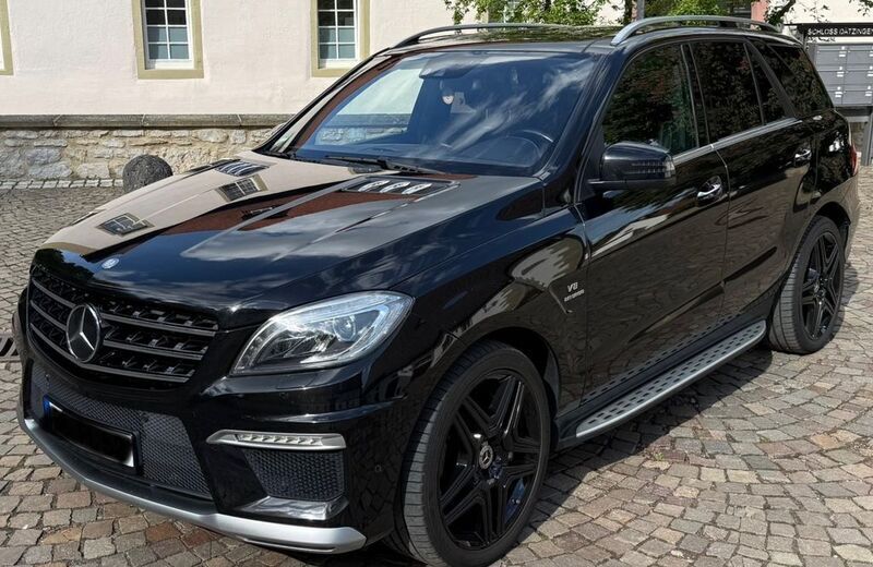 Schwarz Gebraucht 2012 Mercedes ML63 AMG AMG SUV | 24.800 € (Teuer) - Bild 1/4