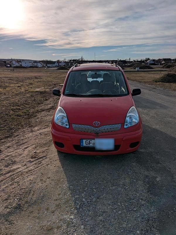 Gebraucht Toyota Yaris Verso 84 PS (61 kW) 2003 Rot Van / Kleinbus