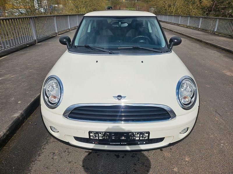 Gebraucht Mini Cooper 75 PS (55 kW) 2010 Weiß Kleinwagen