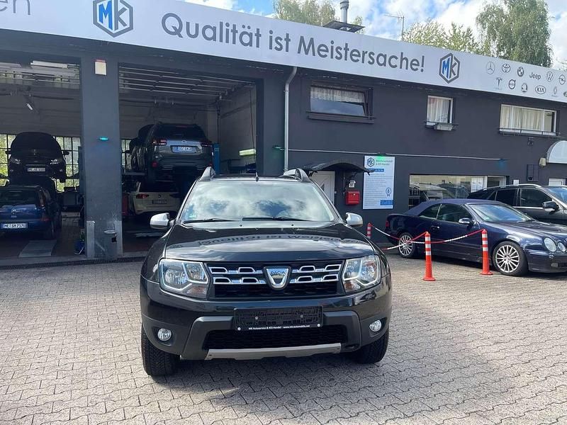Grau Gebraucht 2015 Dacia Duster Celebration SUV | 9.700 € (Etwas zu teuer) - Bild 1/4