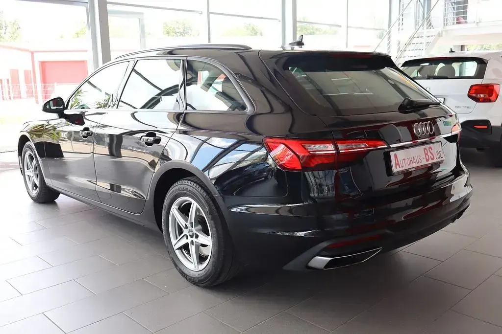 Gebraucht Audi A4 Sport 163 PS (119 kW) 2023 Brillantschwarz Kombi
