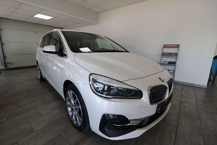 Weiß Gebraucht 2020 BMW 218 Gran Tourer Luxury Line Van / Kleinbus | 17.300 € (Guter Preis) - Bild 1/4