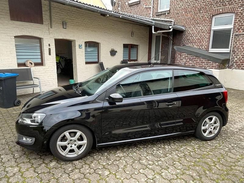 Schwarz Gebraucht 2010 VW Polo Team Limousine | 3.390 € (Guter Preis) - Bild 1/4