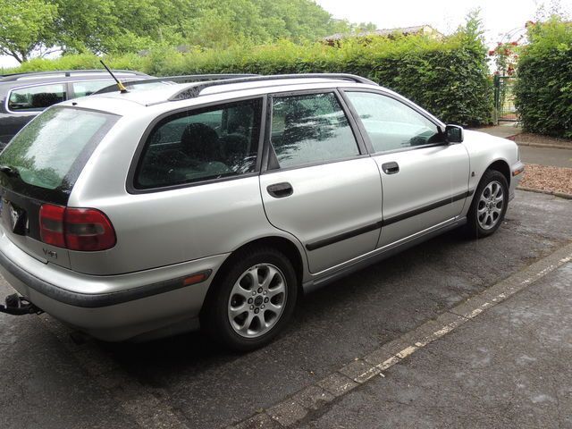 Gebraucht Volvo V40 148 PS (108 kW) 2000 Silber metallic Kombi