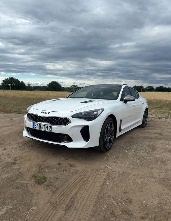 Weiß Gebraucht 2019 Kia Stinger Limousine | 26.999 € (Guter Preis) - Bild 1/4