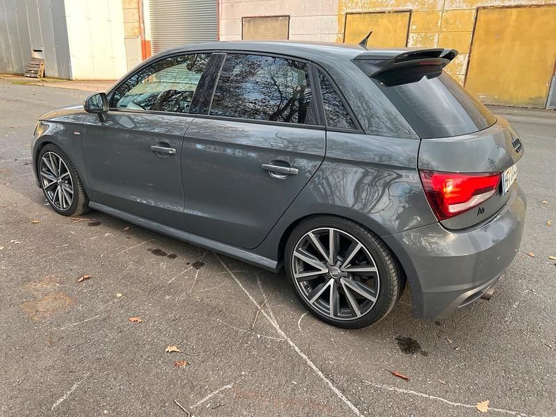 Grau Gebraucht 2016 Audi A1 Design Kleinwagen | 17.900 € (Teuer) - Bild 1/4
