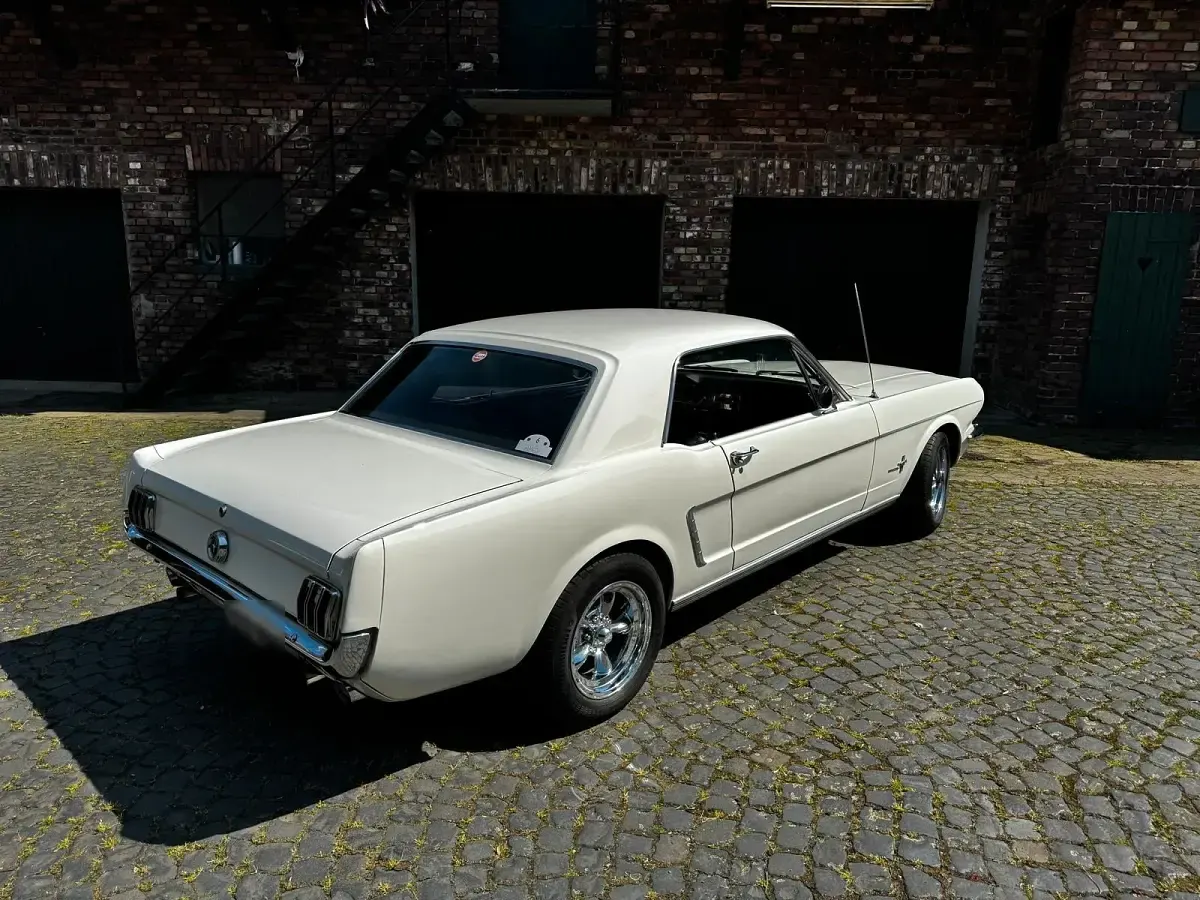 Gebraucht Ford V8 200 PS (147 kW) 1965 Weiß Coupé