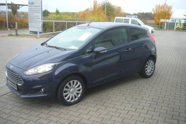 Gebraucht Ford Fiesta Trend 80 PS (58 kW) 2013 Blau Kleinwagen