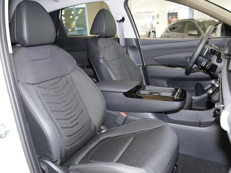 Neu Hyundai Tucson Trend 239 PS (175 kW) 2025 Atlas white SUV