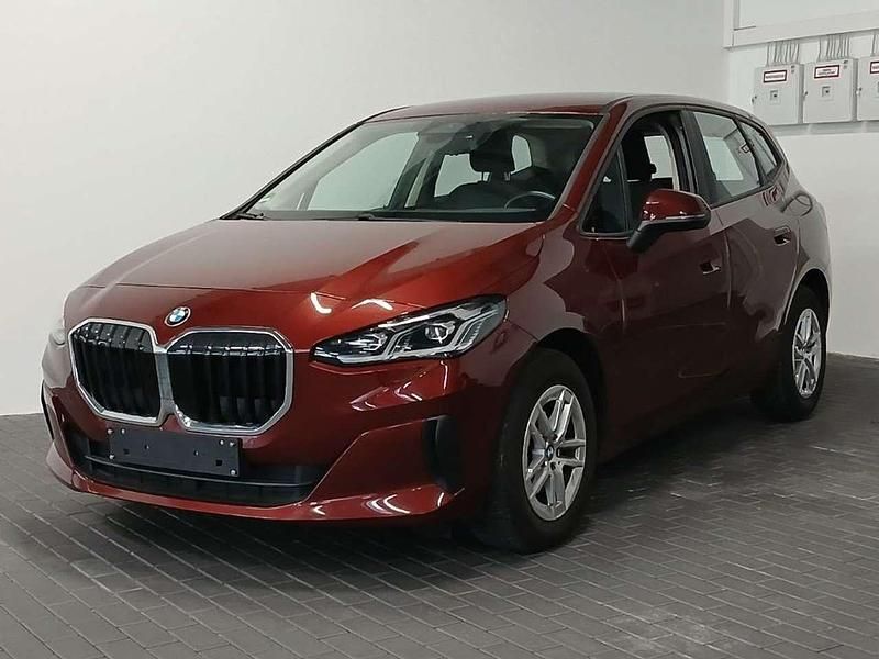 Piemont rot Gebraucht 2023 BMW 218 Van / Kleinbus | 24.863 € (Guter Preis) - Bild 1/4