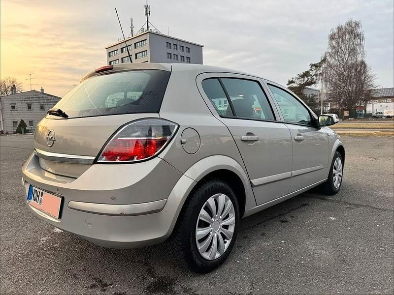 Gebraucht Opel Astra 116 PS (85 kW) 2008 Grau Limousine