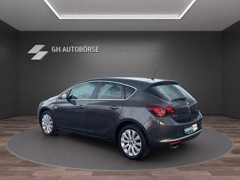Gebraucht Opel Astra Innovation 140 PS (102 kW) 2014 Grau Limousine