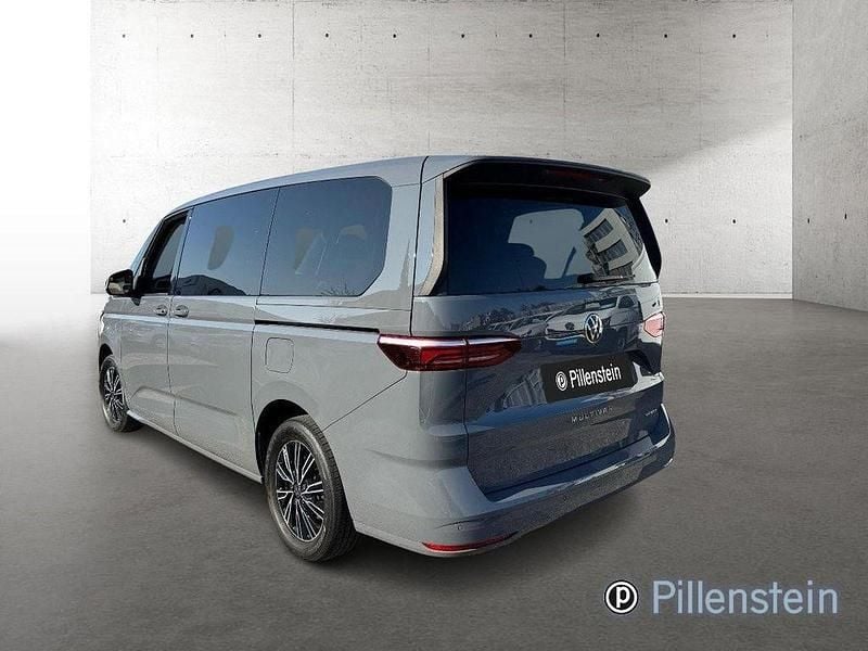 Gebraucht VW Multivan Basis 150 PS (110 kW) 2022 Grau Van