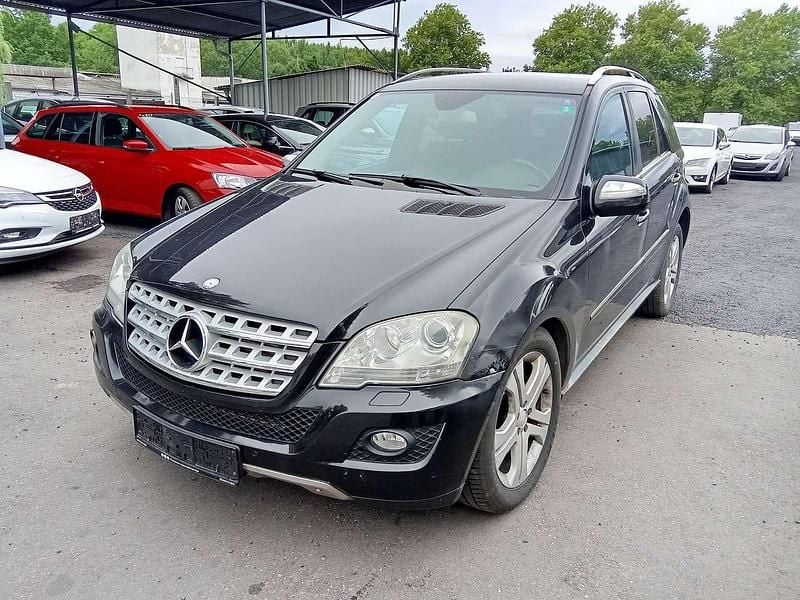 Obsidianschwarz metalliclack Gebraucht 2008 Mercedes ML320 SUV | 6.900 € (Fairer Preis) - Bild 1/4