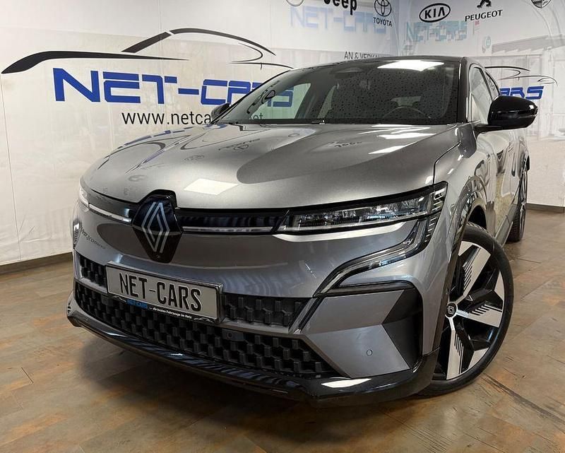 Grau Gebraucht 2023 Renault Mégane Techno Limousine | 27.950 € (Superpreis) - Bild 1/3