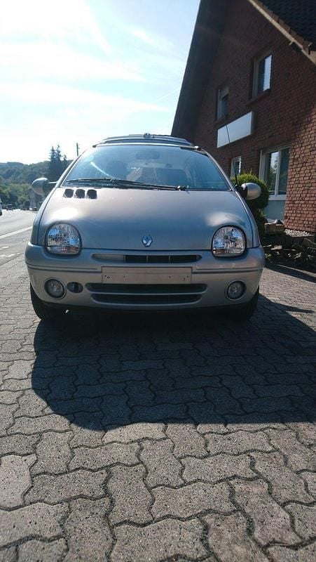Silber Gebraucht 2004 Renault Twingo Kleinwagen | 1.550 € (Fairer Preis) - Bild 1/4