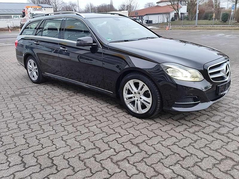 Gebraucht Mercedes E220 170 PS (125 kW) 2016 Schwarz  unilack Kombi