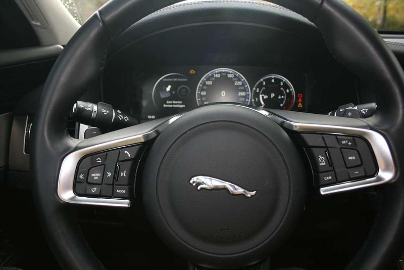 Gebraucht Jaguar XF Prestige 300 PS (220 kW) 2018 Grau Limousine