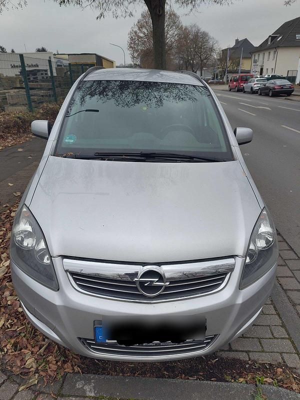 Grau Gebraucht 2011 Opel Zafira Van / Kleinbus | 4.200 € (Etwas zu teuer) - Bild 1/4