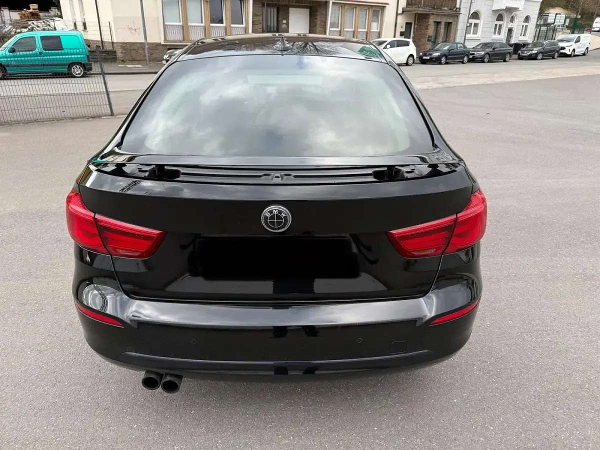 Gebraucht BMW 325 224 PS (164 kW) 2017 Schwarz Limousine
