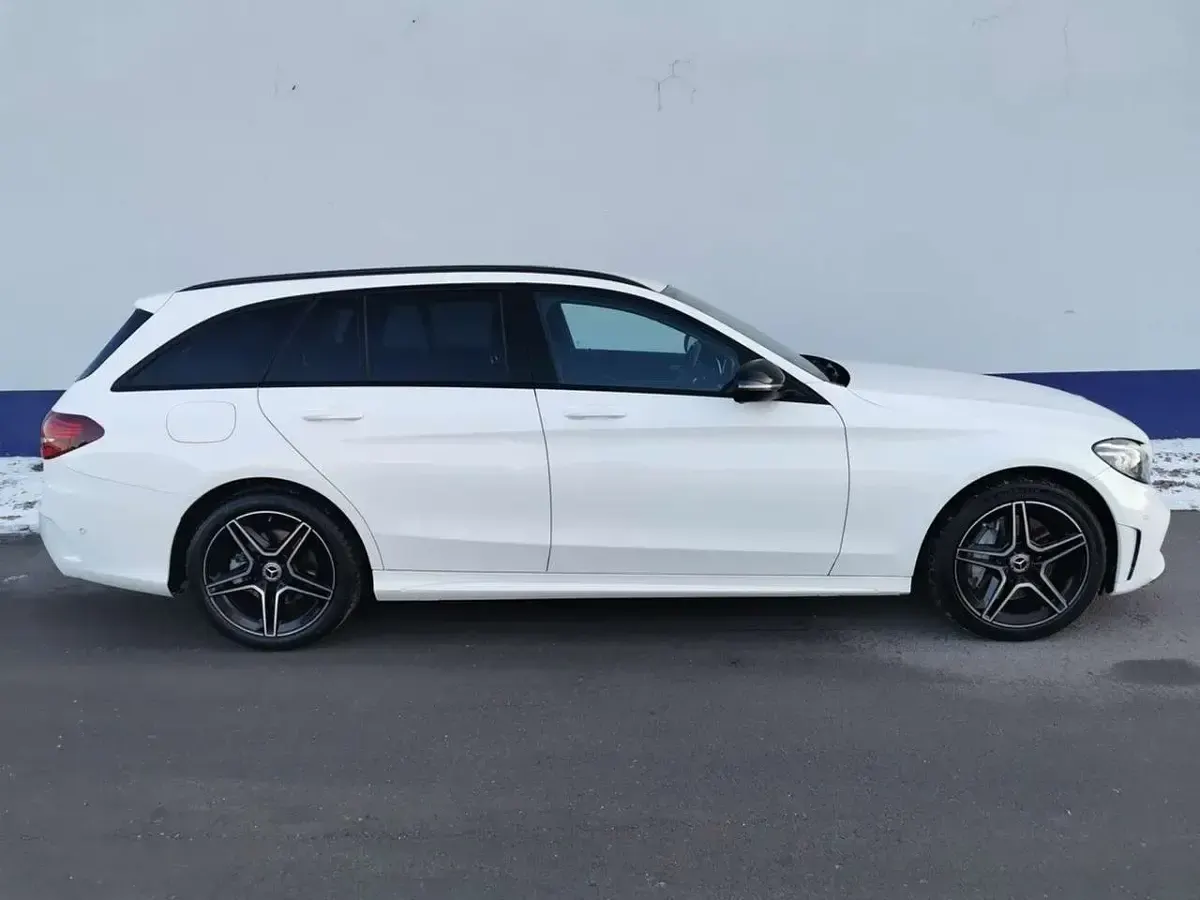 Gebraucht Mercedes C300 AMG line 245 PS (180 kW) 2021 Polarweiss  unilack Kombi