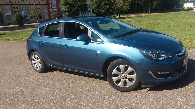 Gebraucht Opel Astra Exklusiv 140 PS (102 kW) 2015 Blau Limousine