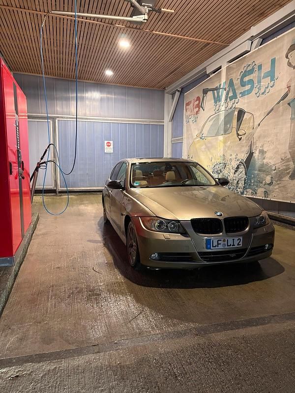 Braun Gebraucht 2006 BMW 330 Limousine | 4.000 € (Fairer Preis) - Bild 1/4