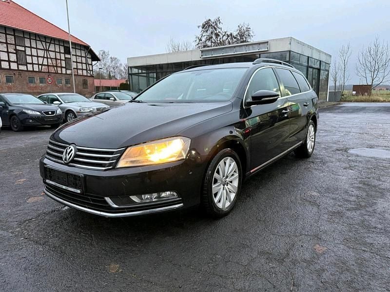 Schwarz Gebraucht 2011 VW Passat Kombi | 5.900 € (Fairer Preis) - Bild 1/4