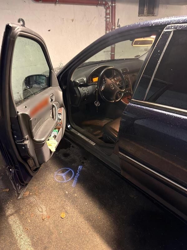 Gebraucht Mercedes C220 105 PS (77 kW) 2001 Blau Limousine