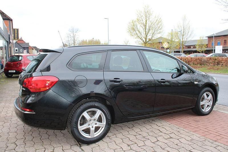 Gebraucht Opel Astra Active 170 PS (125 kW) 2013 Schwarz Kombi