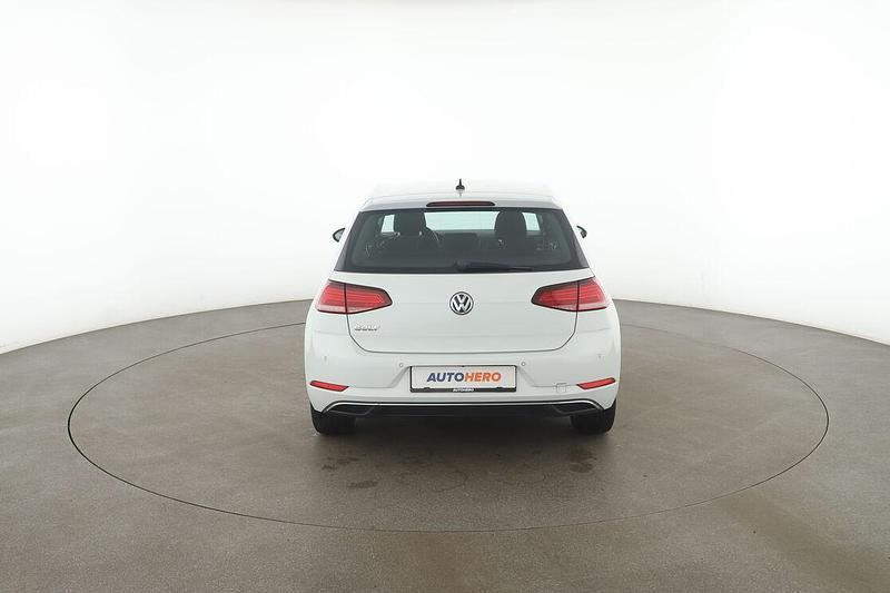 Gebraucht VW Golf Comfortline 150 PS (110 kW) 2018 Weiß Limousine