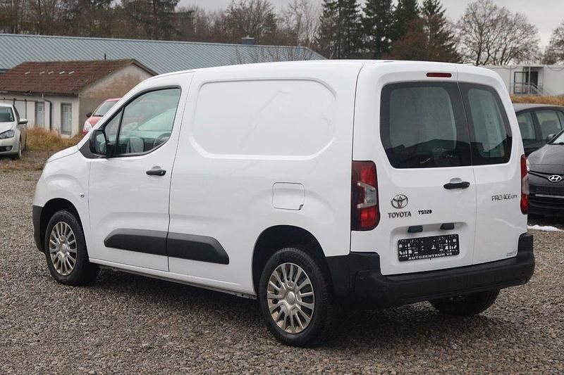 Gebraucht Toyota Proace City City 102 PS (75 kW) 2022 Weiß Van / Kleinbus
