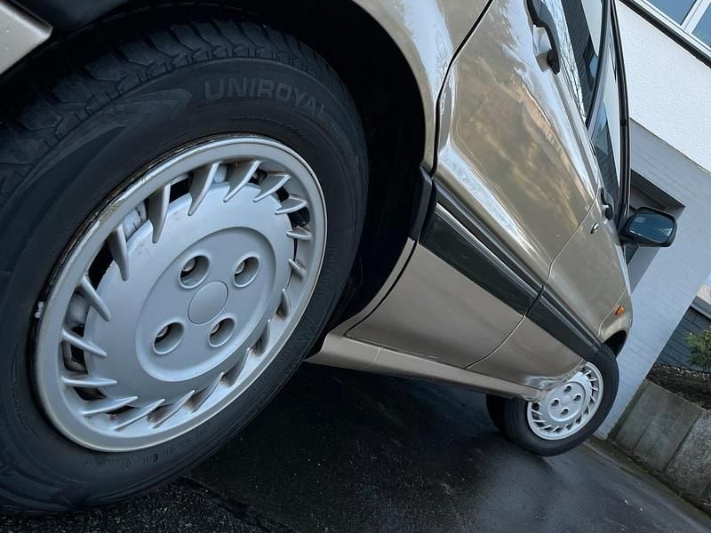 Gebraucht Mitsubishi Galant 90 PS (66 kW) 1990 Gold Limousine