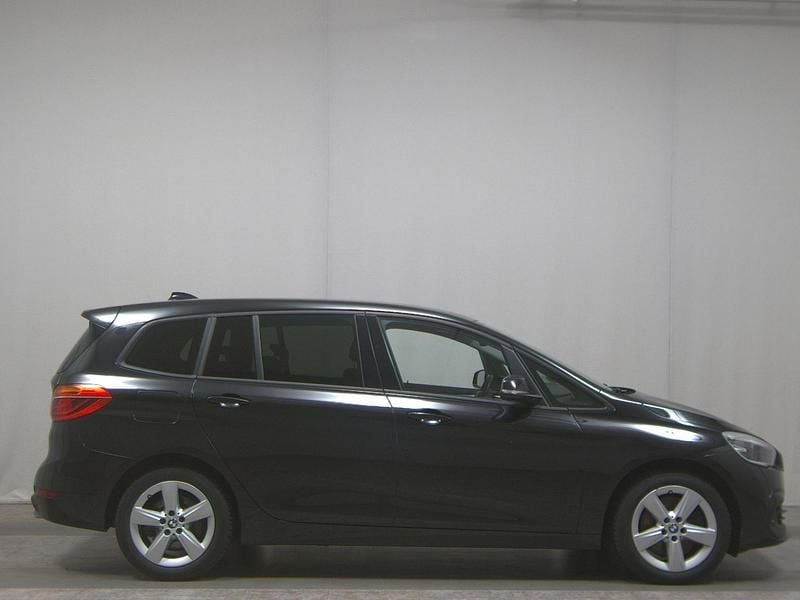 Schwarz Gebraucht 2021 BMW 220 Gran Tourer Advantage Van / Kleinbus | 18.480 € (Guter Preis) - Bild 1/4