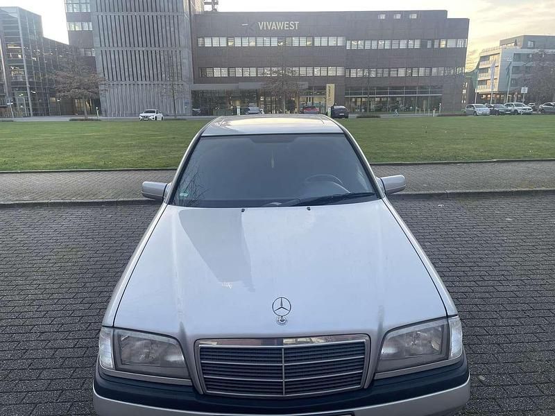 Gebraucht 1995 Mercedes C180 Classic Limousine | 5.400 € - Bild 1/4