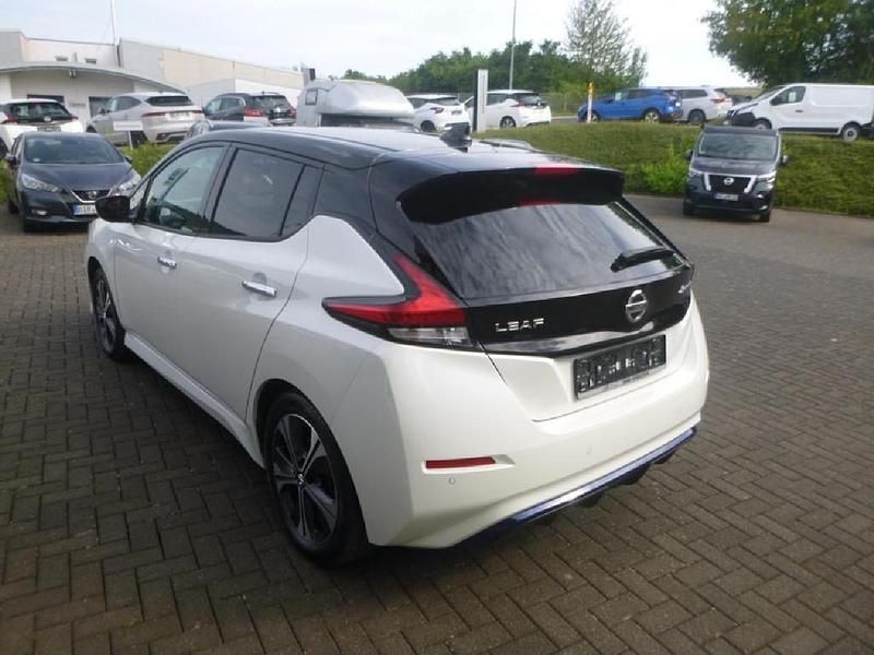 Gebraucht Nissan Leaf N-Connecta 160 kW (218 PS) 2021 Pearl white/black m Kleinwagen