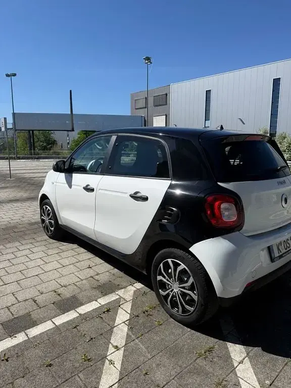 Begagnad Smart ForFour 71 HK (52 kW) 2019 Vit Halvkombi