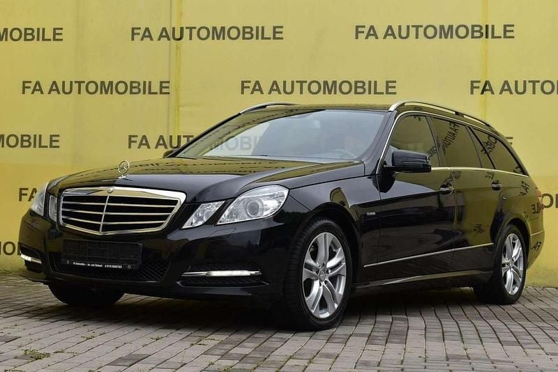 Schwarz Gebraucht 2011 Mercedes E250 Kombi | 11.300 € (Fairer Preis) - Bild 1/4