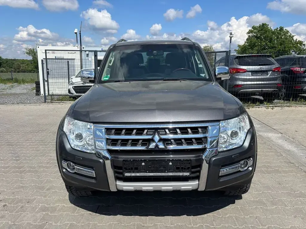 Gebraucht Mitsubishi Pajero 190 PS (139 kW) 2018 Grau SUV