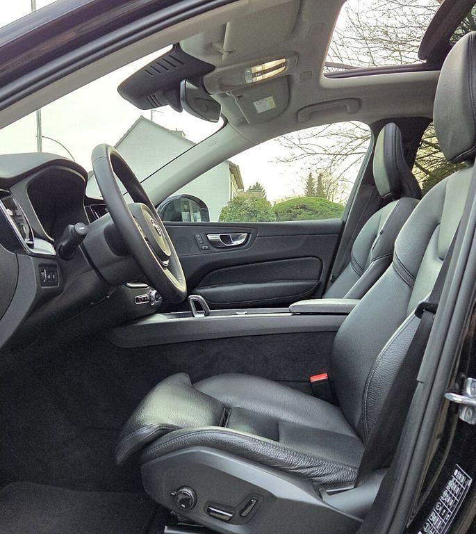 Gebraucht Volvo XC60 349 PS (256 kW) 2021 Onyx black perleffekt SUV