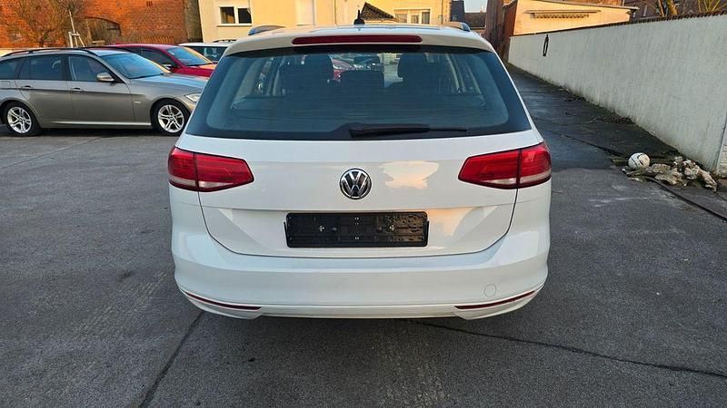 Gebraucht VW Passat 120 PS (88 kW) 2016 Weiß Kombi