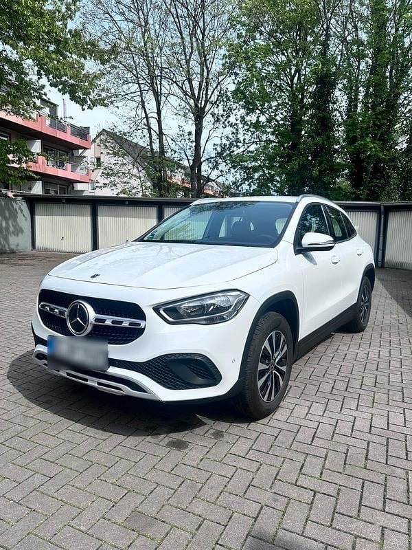 Second-hand Mercedes GLA250 2022 Alb SUV