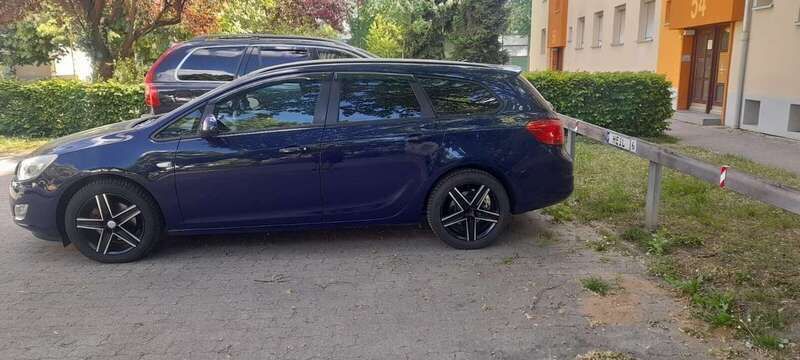 Blau Gebraucht 2011 Opel Astra Design Edition Kombi | 3.000 € (Etwas zu teuer) - Bild 1/4